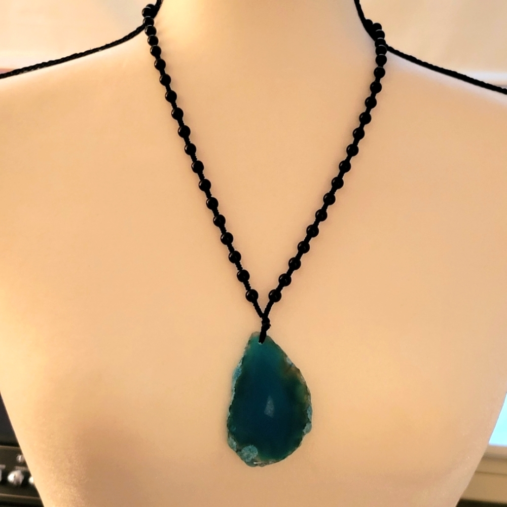 Blue Agate Slice Black Beaded Necklace NWOT